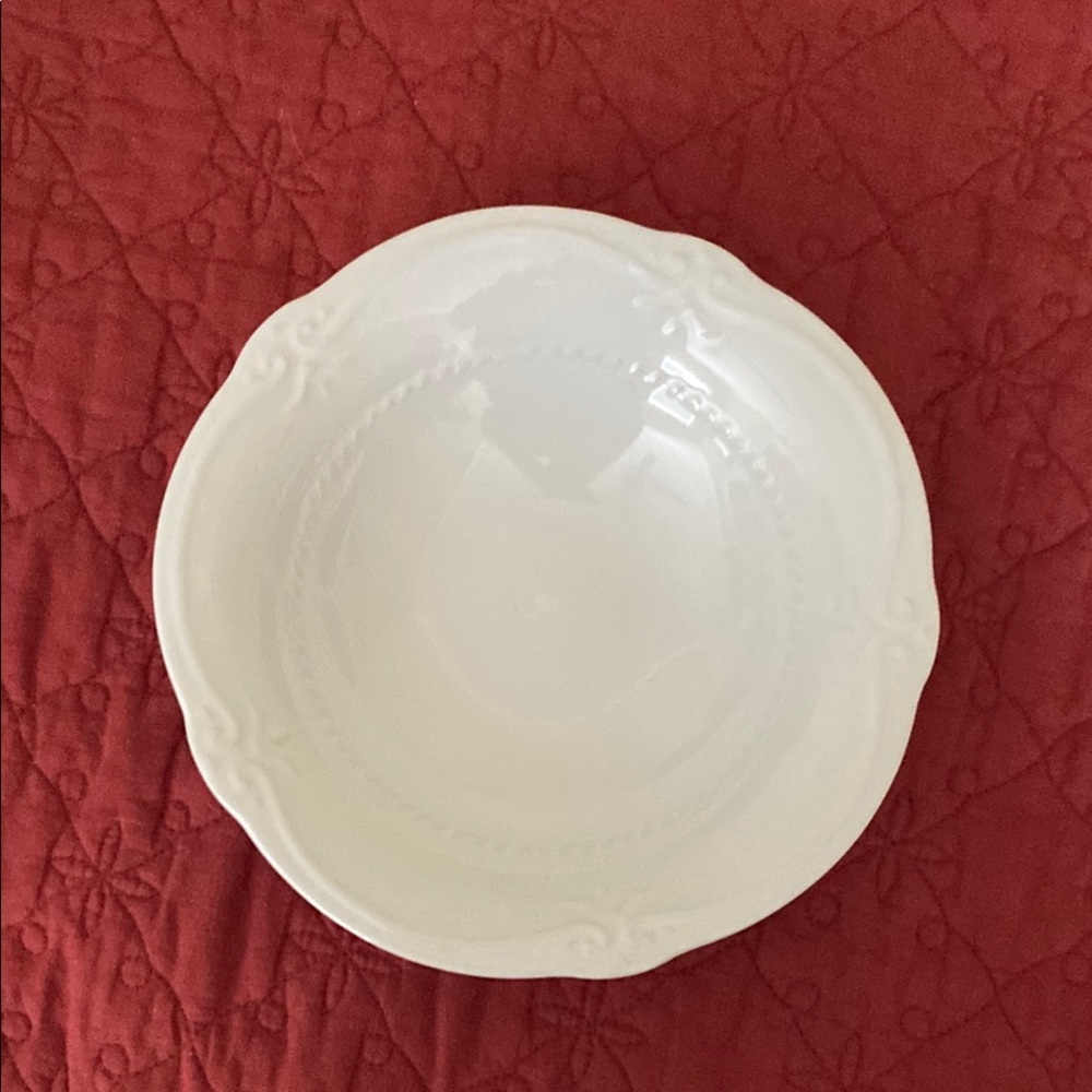 Southern Living White Dinnerware bowl